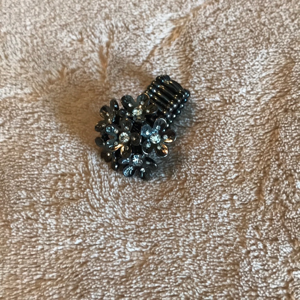 Ring - Picture 2 of 4